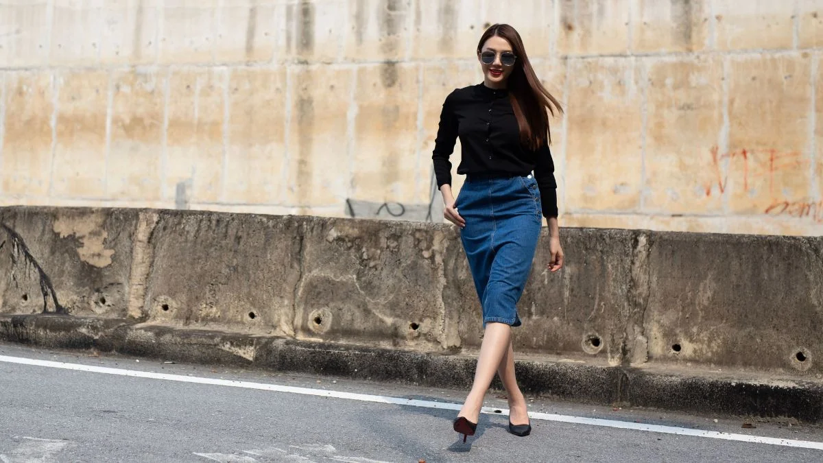 Denim Skirt Outfits for Brunch, Travel and Weekend Wear