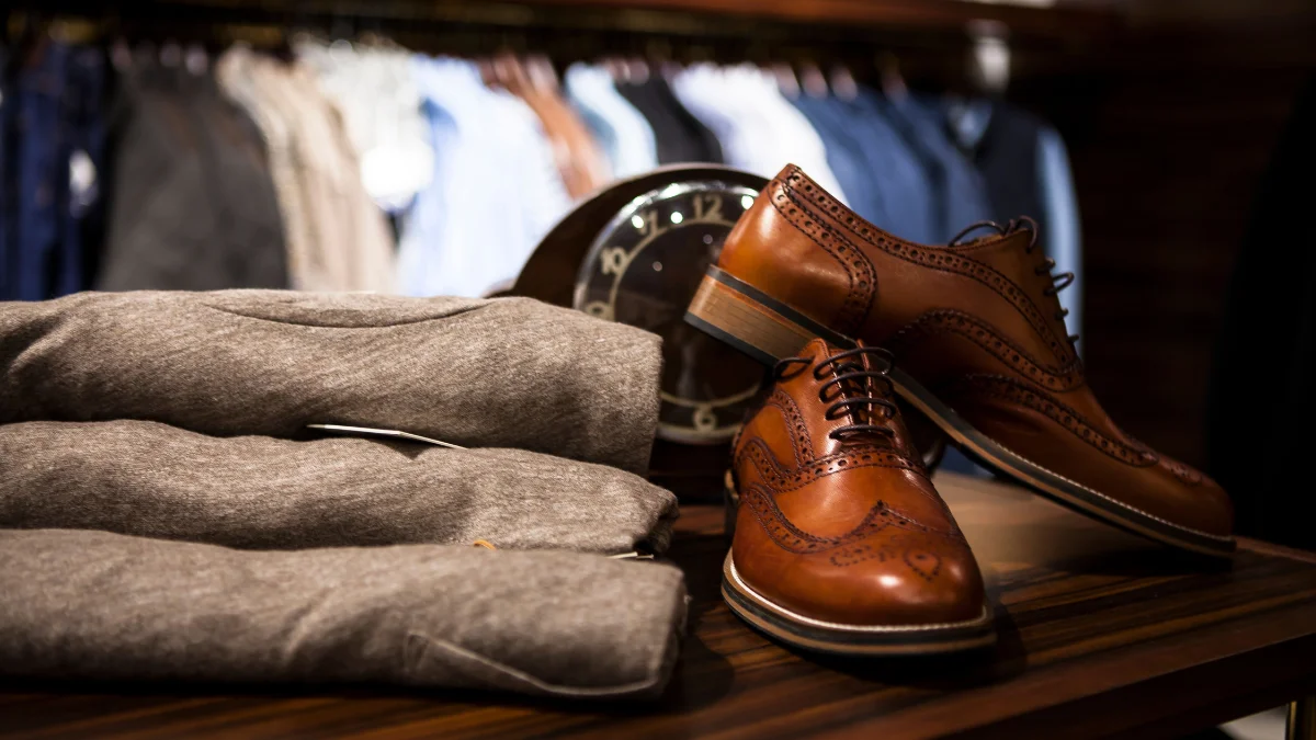 Essential Old Money Accessories to Build a Refined Wardrobe