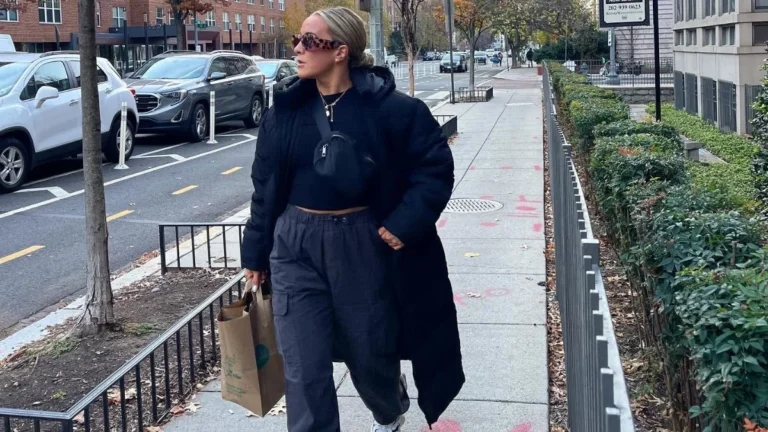 Trendy Girl Outfits with Baggy Pants for a Cool Street Style Look