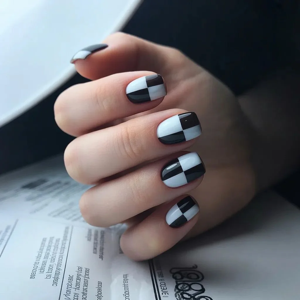 Graphic Block Nails