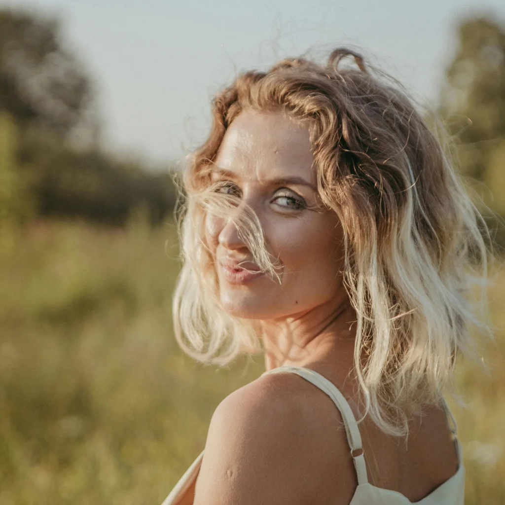 Layering Techniques for Wavy Medium Hair