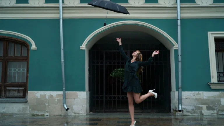 Cute Rainy Summer Outfits for Warm Wet Days