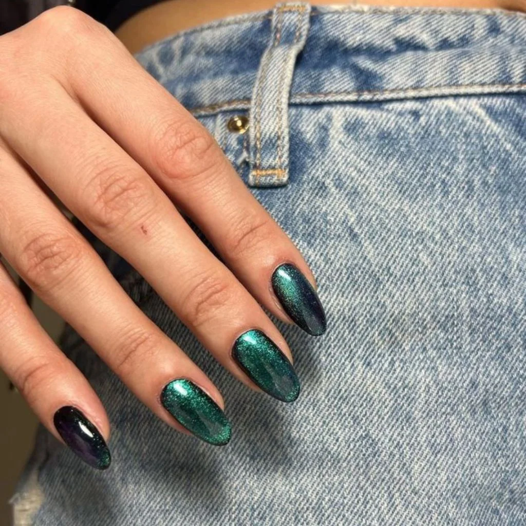 Cat Eye Chrome Accents Bring Drama To A Single Nail