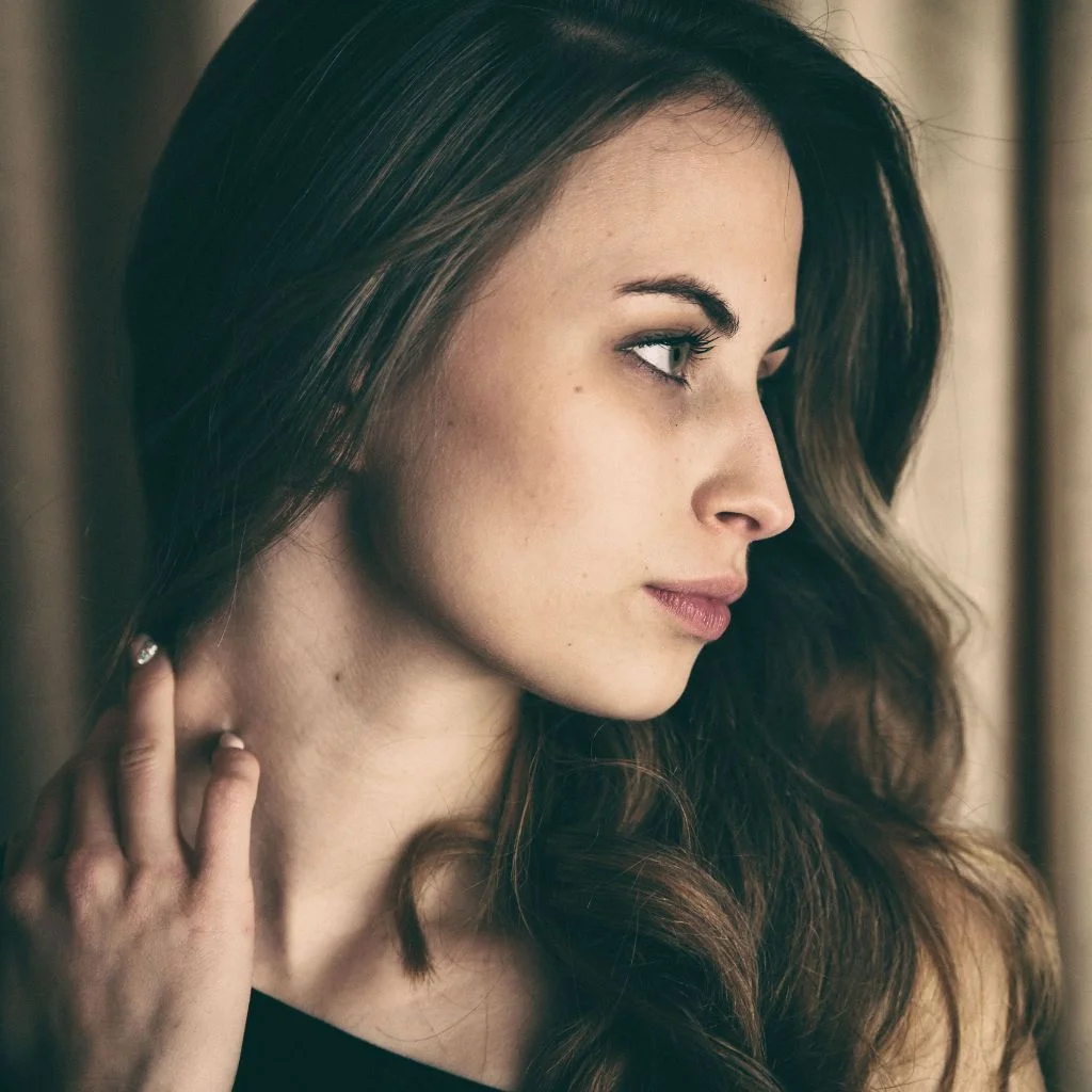 Soft Face-Framing Layers Define The Classic Curtain Look