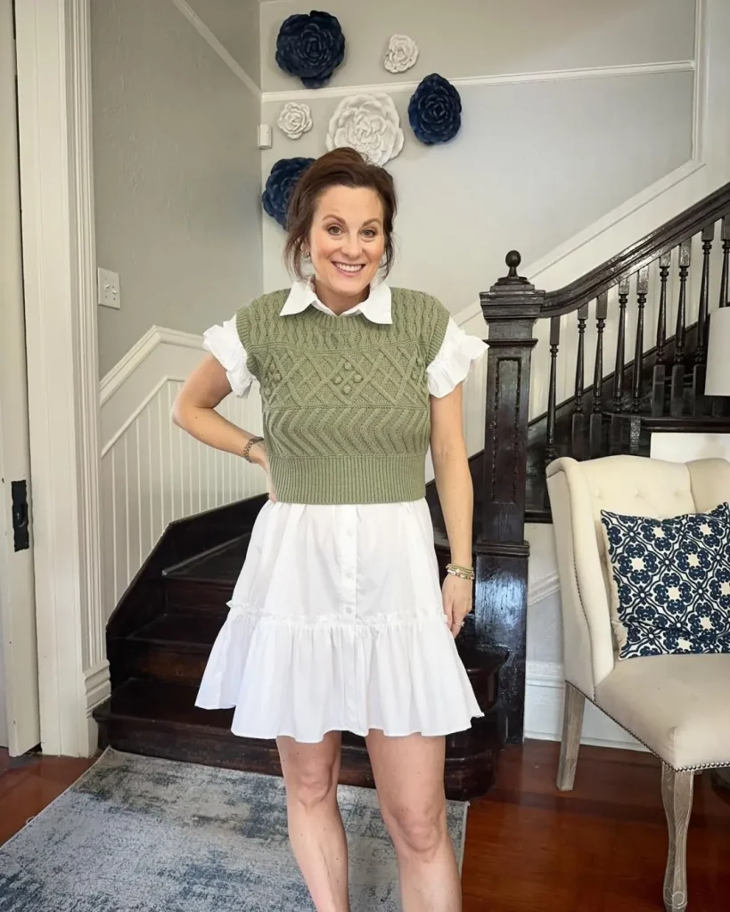 Feminine Sweater Vest Outfits With Skirts