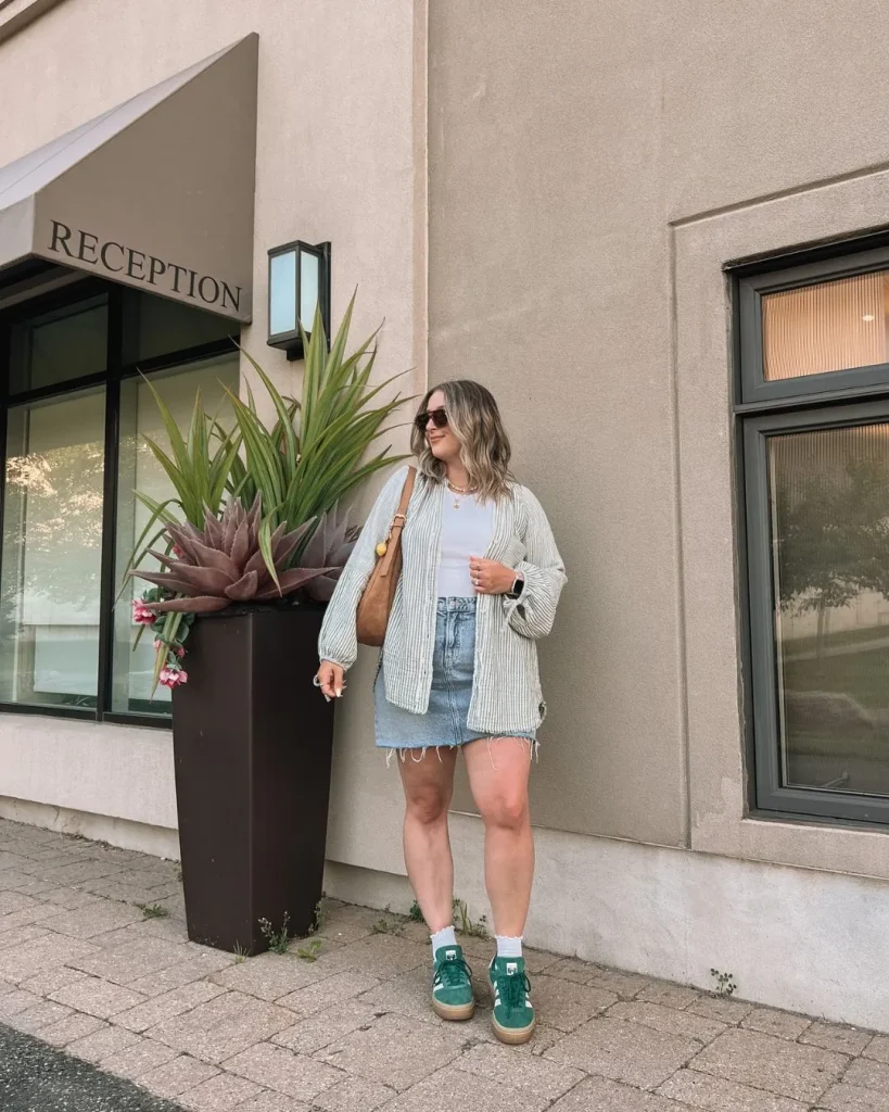 y2k outfit denim shorts mini bag